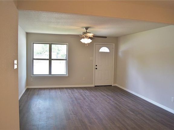3rd image of 2908 Birch Park Dr