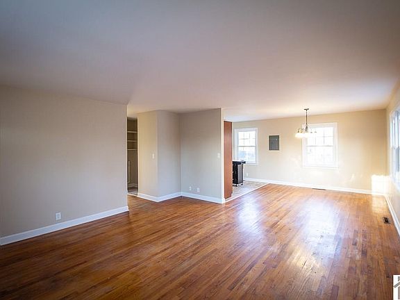 4th image of 2326 Shawnee Ln
