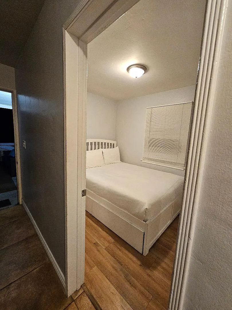 2 bed, 700 sqft, $3,795 — Photo 4
