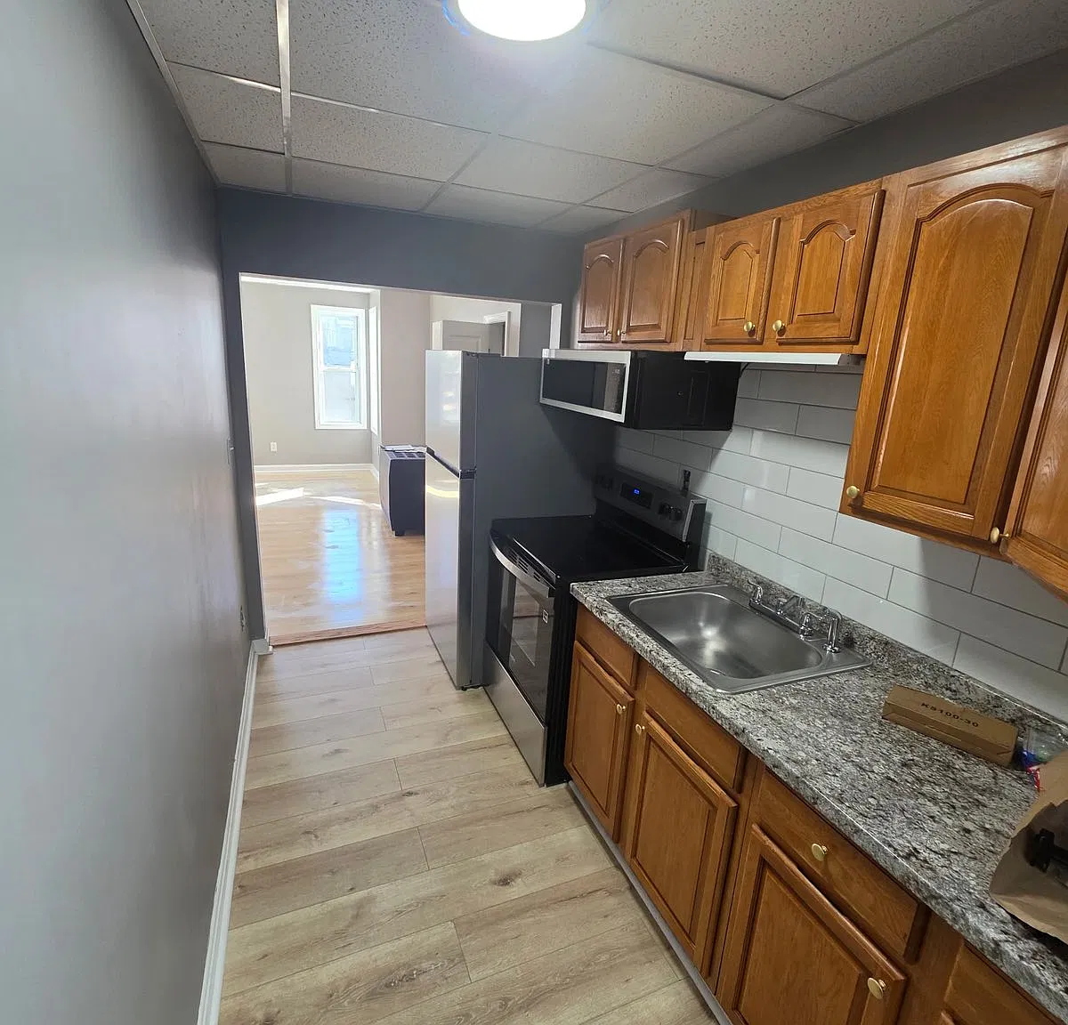 4 bed, $2,100 — Photo 2