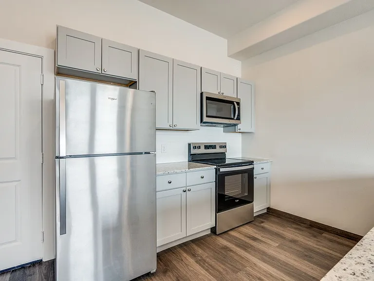 710 Benge Dr — Photo 4