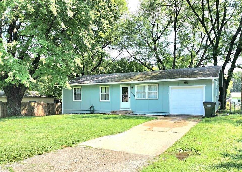 1927 Pottawatomie St, Leavenworth, KS 66048 | Zillow