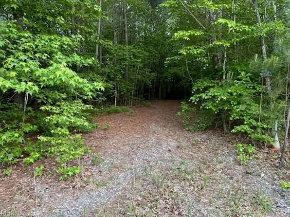 12 Fox Chase Dr, Dendron, VA 23839