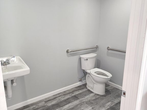 5th image of 1202 Niagara St