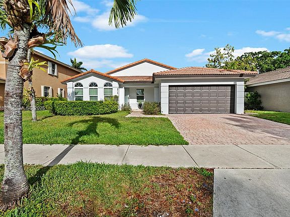 4th image of 2715 SW 137th Ter