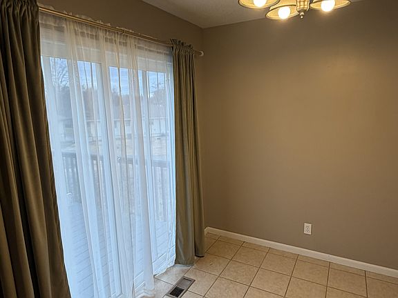 5th image of 599 Glen Ct #599