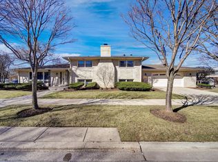 5000 Pratt Ave, Skokie, IL 60077