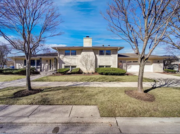 5000 Pratt Ave, Skokie, IL 60077