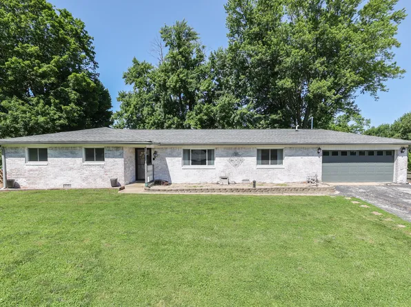 8390 Locust Dr, Martinsville, IN 46151