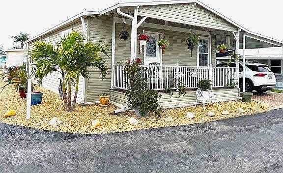 3rd image of 102 Southwinds Dr