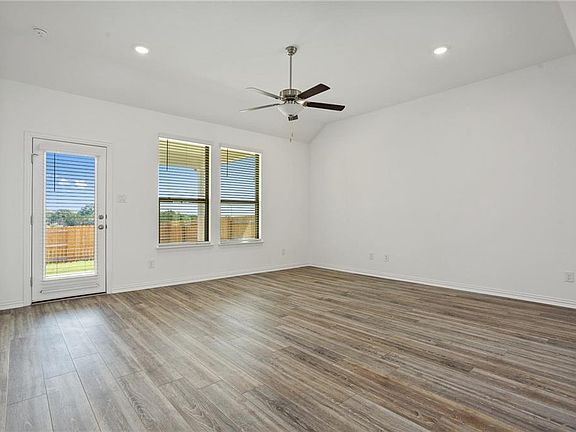 5th image of 613 Silent Creek Cv