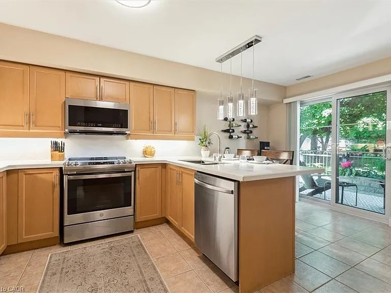 442 Maple Ave #Townhouse 1-1 — Photo 11