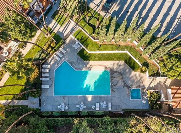 3rd image of 458 E Bougainvillea Ln