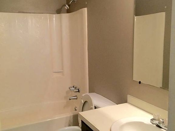 5th image of 8406 Park Vista Cres