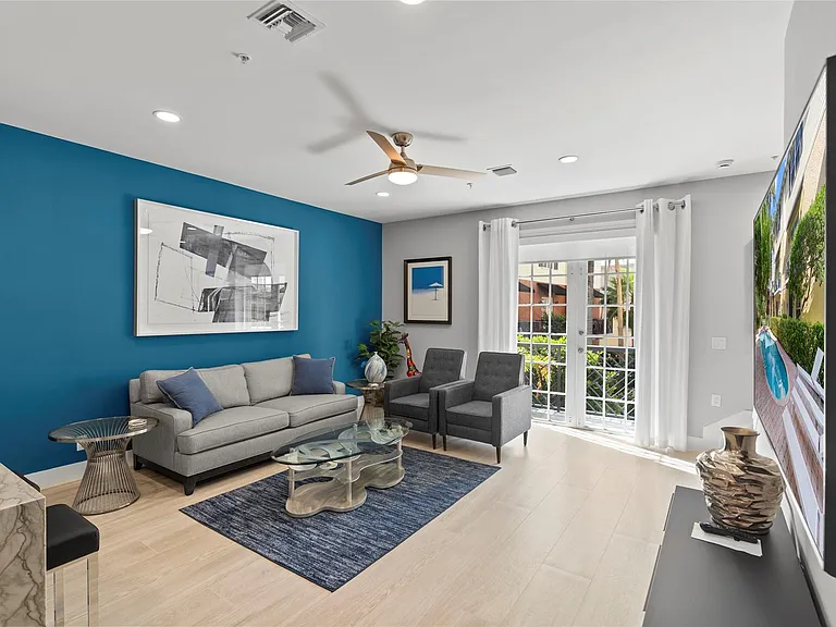 2241 NE 9th Ave — Photo 6