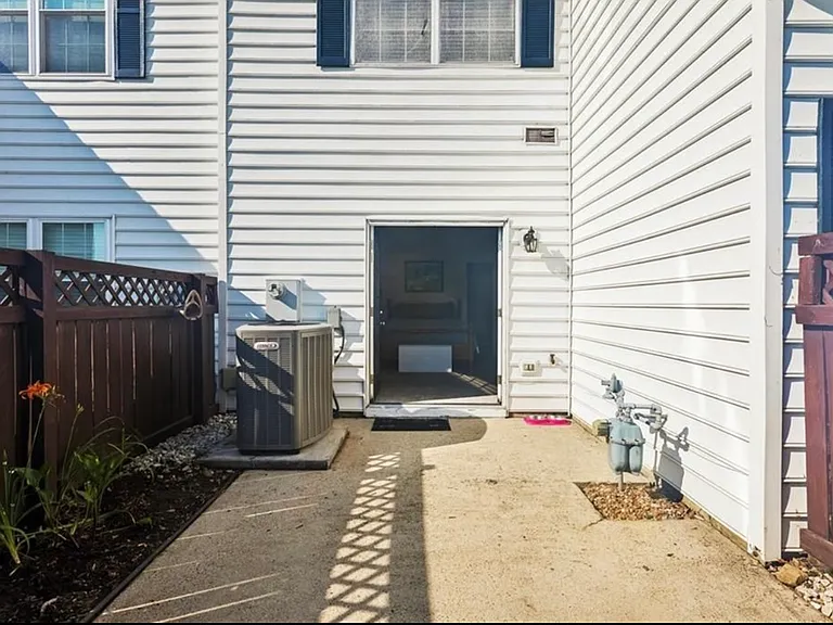 503 Hamlet Ct — Photo 12