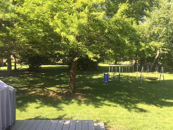 4th image of 22 Foxwood Dr