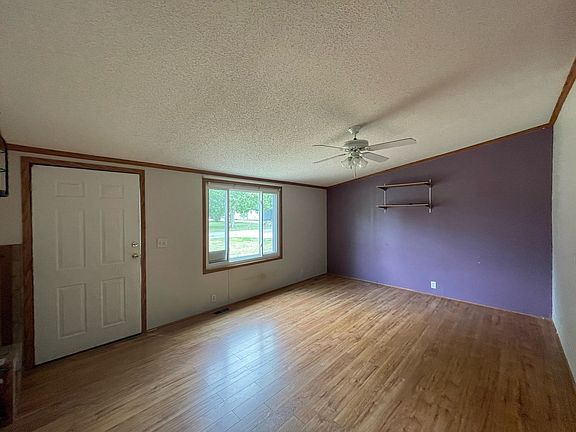 5th image of 101 E 1st Ave