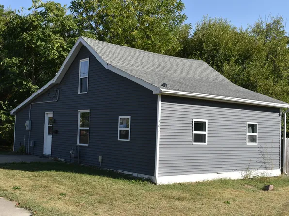 201 S Maple St, El Paso, IL 61738