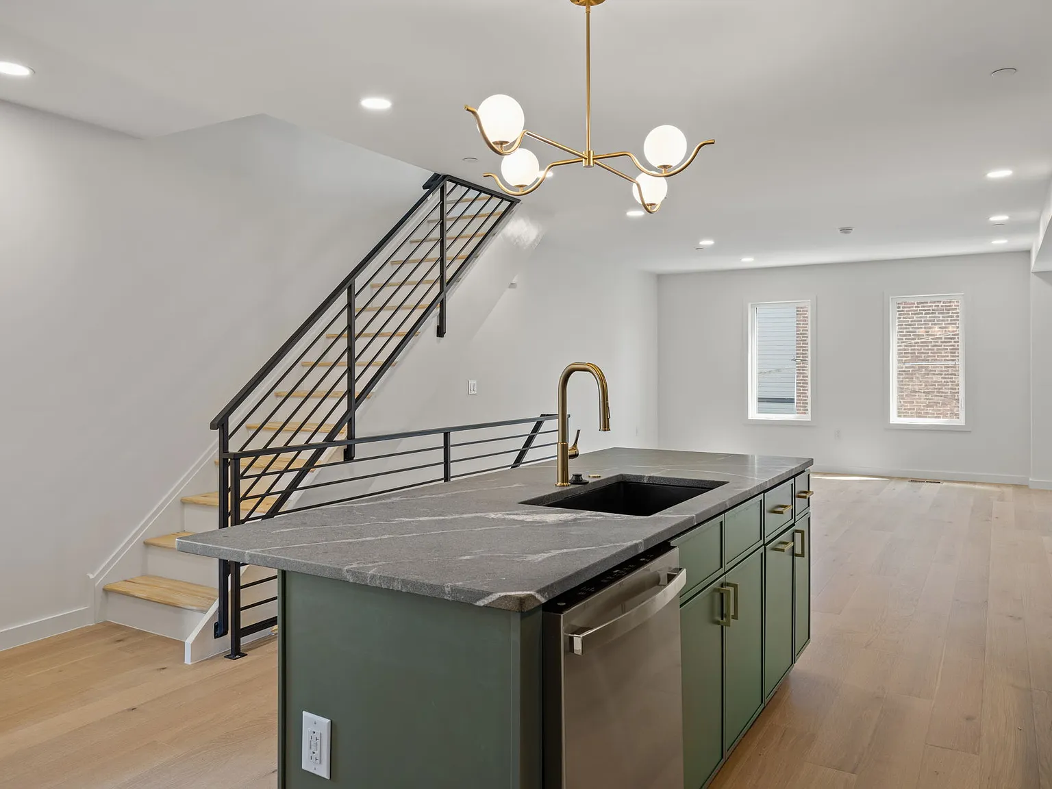 4 bed, 3.5 bath, 2600 sqft, $3,200 — Photo 2