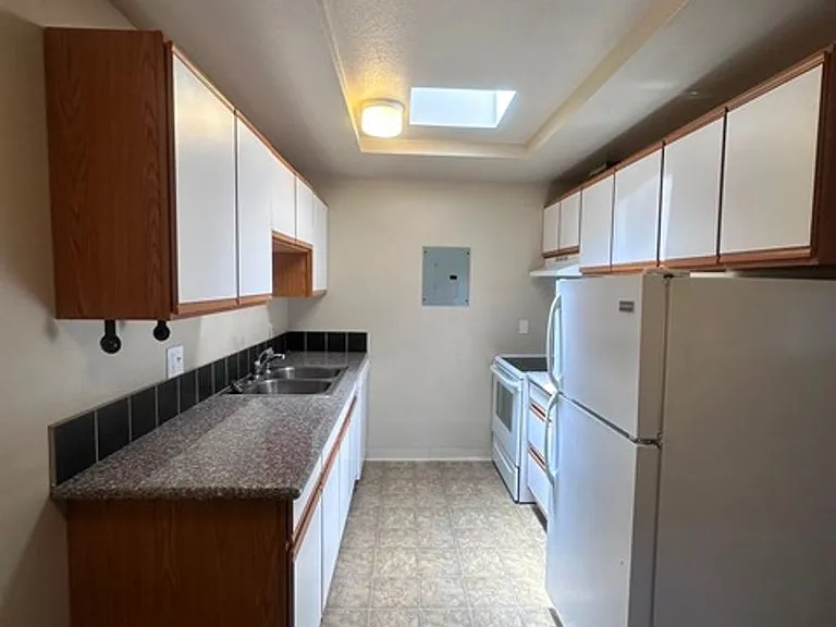 2544 Union St — Photo 55