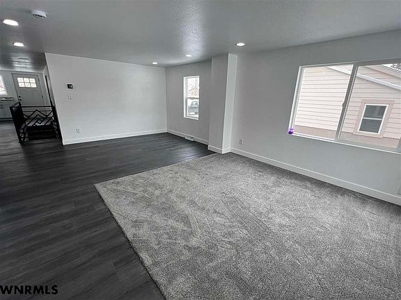3rd image of 1511 W Overland Dr