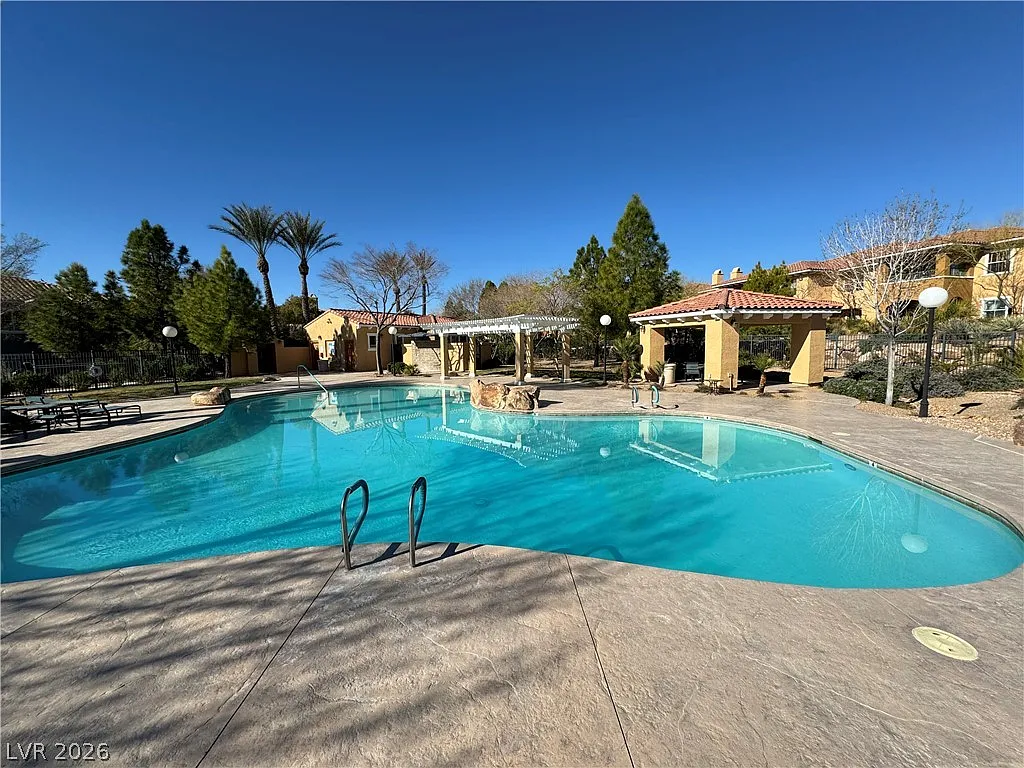 3 bed, 2.0 bath, 1775 sqft, $2,400 — Photo 3