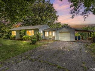 3611 Navajo Dr, Saint Louis, MO 63125