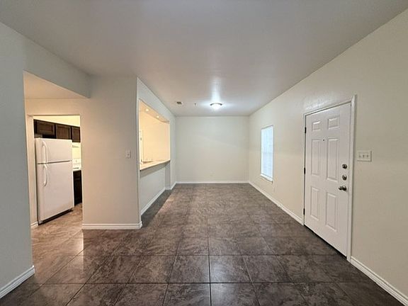 4th image of 1204 E Lyon St #L103