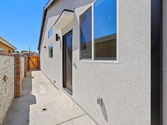 3rd image of 7908 Oakdale Ave