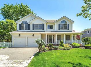 25 East St, Syosset, NY 11791