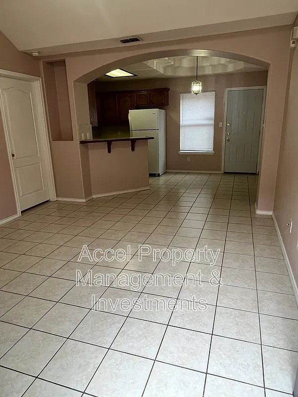 1803 S Ironwood St — Photo 2