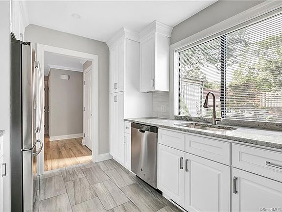 5th image of 441 Hammerstone Ln #B