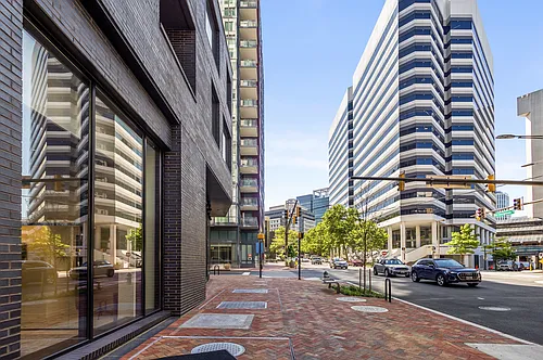 Solaire 7607 Old Georgetown Photo 1