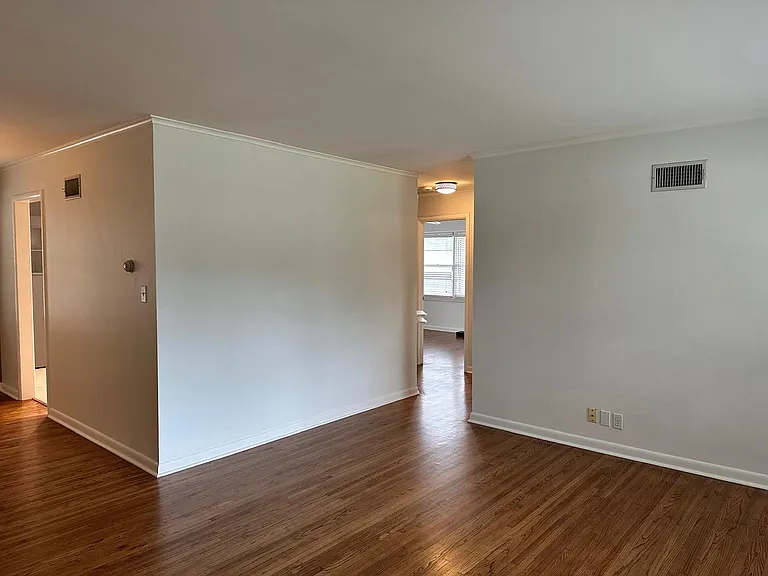 2815 E 36th Pl — Photo 4