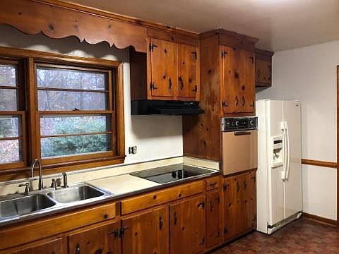 2nd image of 105 Marine Cir