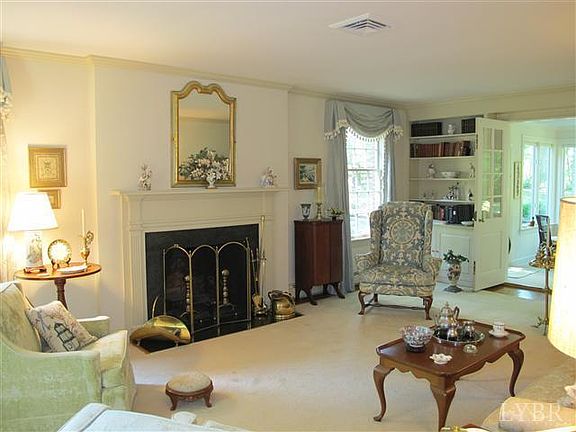 4th image of 1555 Lexington Dr