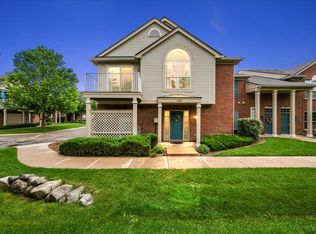 27201 Chesapeake Cir, Commerce Twp, MI 48390