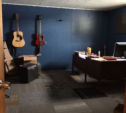 2nd image of 916 Olive Dr