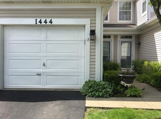 1444 Walnut Hill Ave, Saint Charles, IL 60174