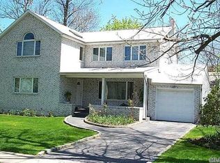 49 Warwick Rd, Great Neck, NY 11023