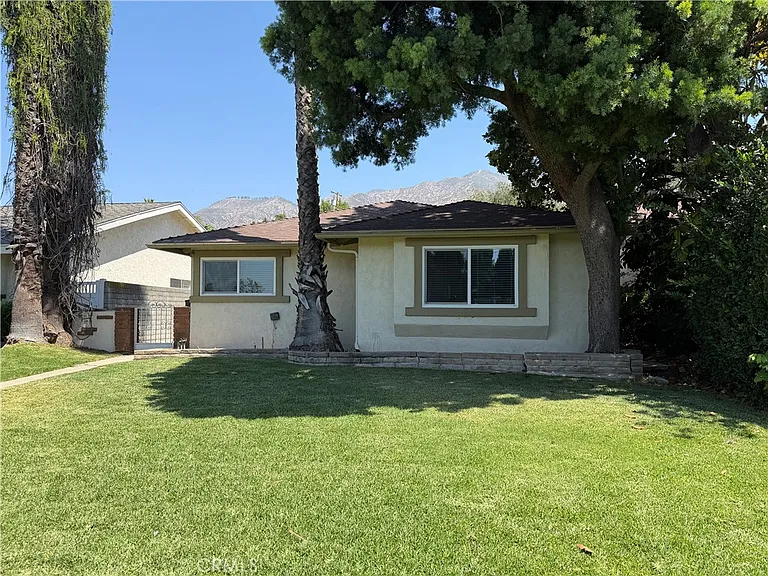 511 Mariposa Ave — Photo 2