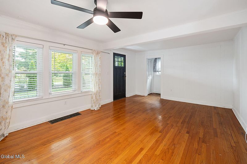 5th image of 159 Schoolhouse Road