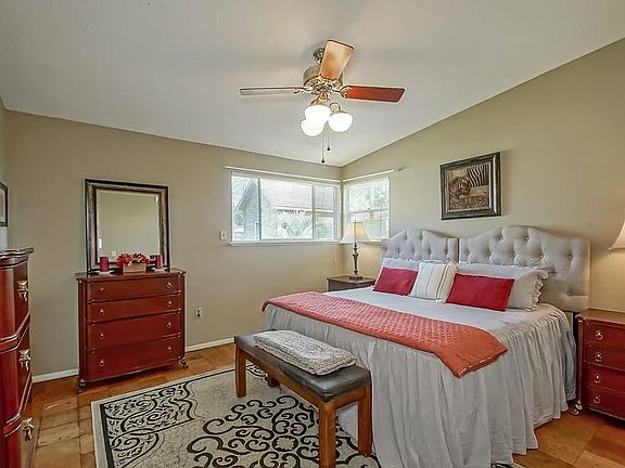 3rd image of 9817 Martha Ln