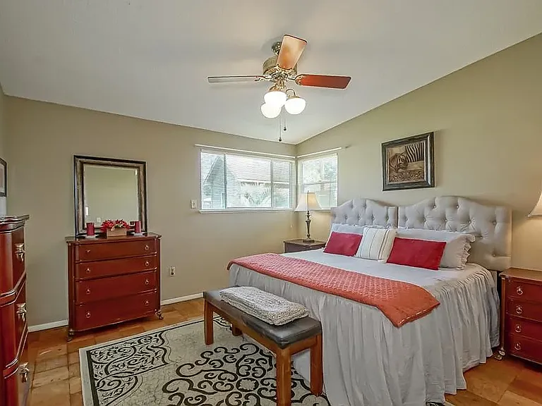 9817 Martha Ln — Photo 3