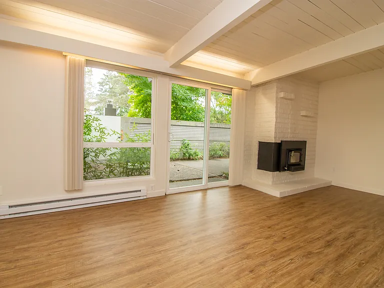 Tahitian Terrace Apartments — Photo 3