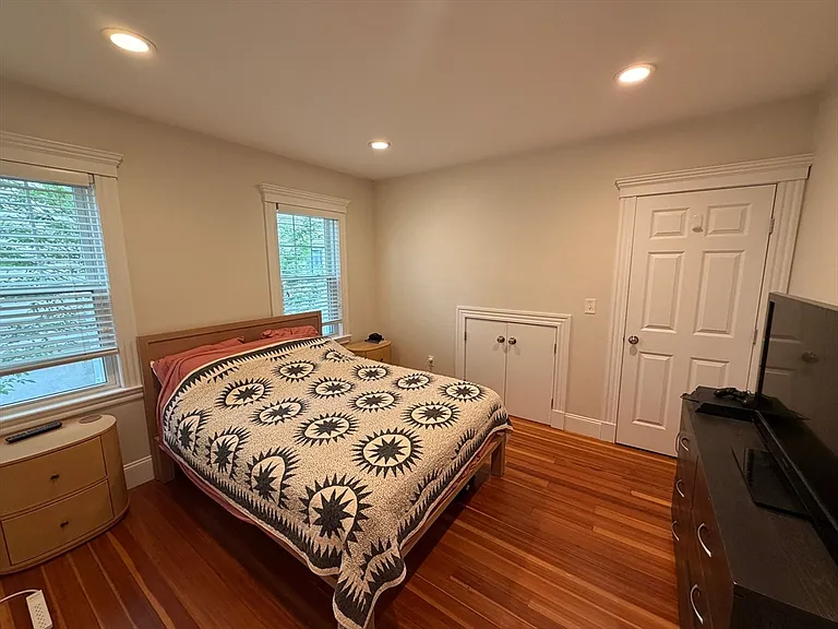 28-30 Chestnut St #28 — Photo 6