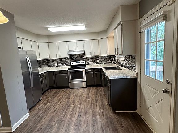 4th image of 735 Ashley Forest Dr