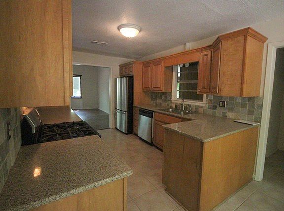 3rd image of 123 Lakeway Dr