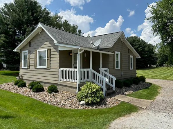 1557 Applegrove St NW, North Canton, OH 44720